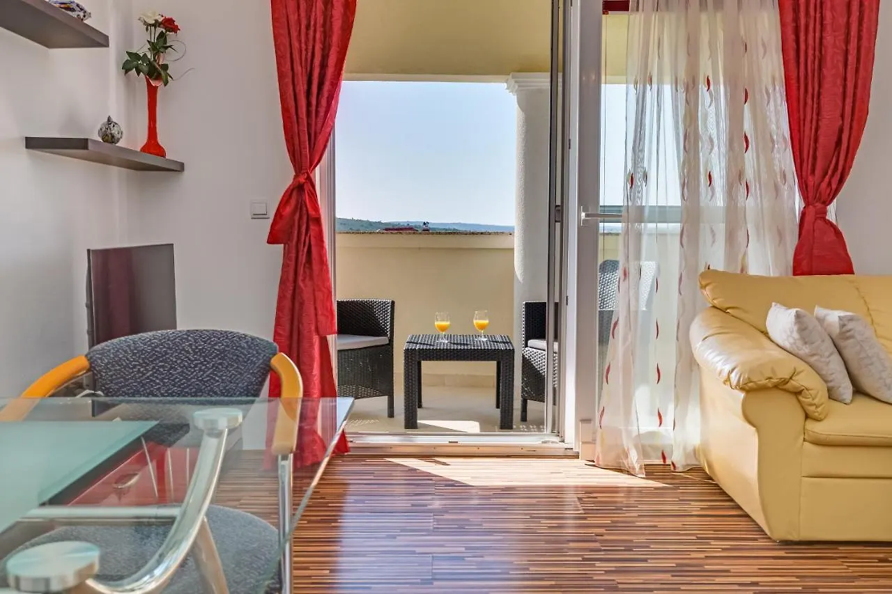 Apartman Strmota S Bazenom Sveti Filip i Jakov 0*,  Croazia