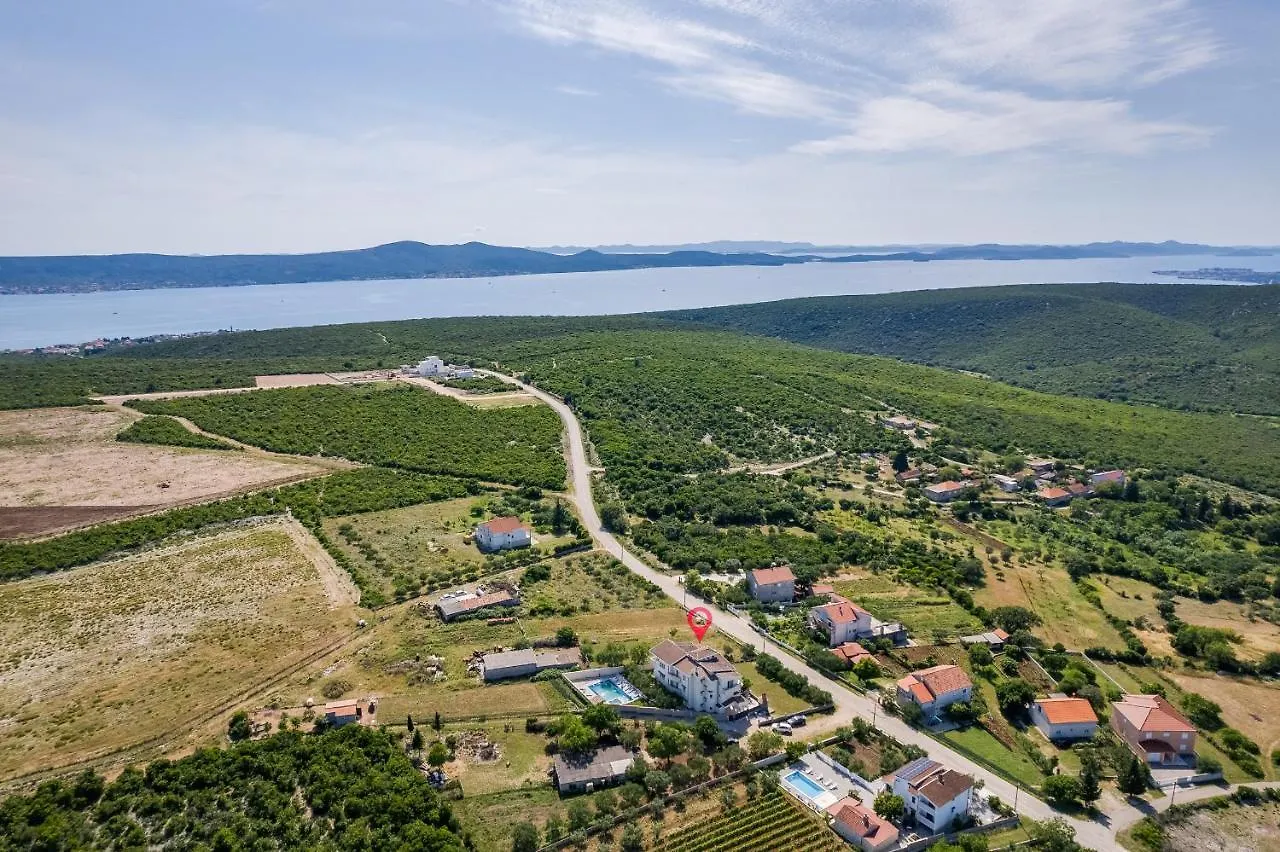 Apartman Strmota S Bazenom Sveti Filip i Jakov Apartment