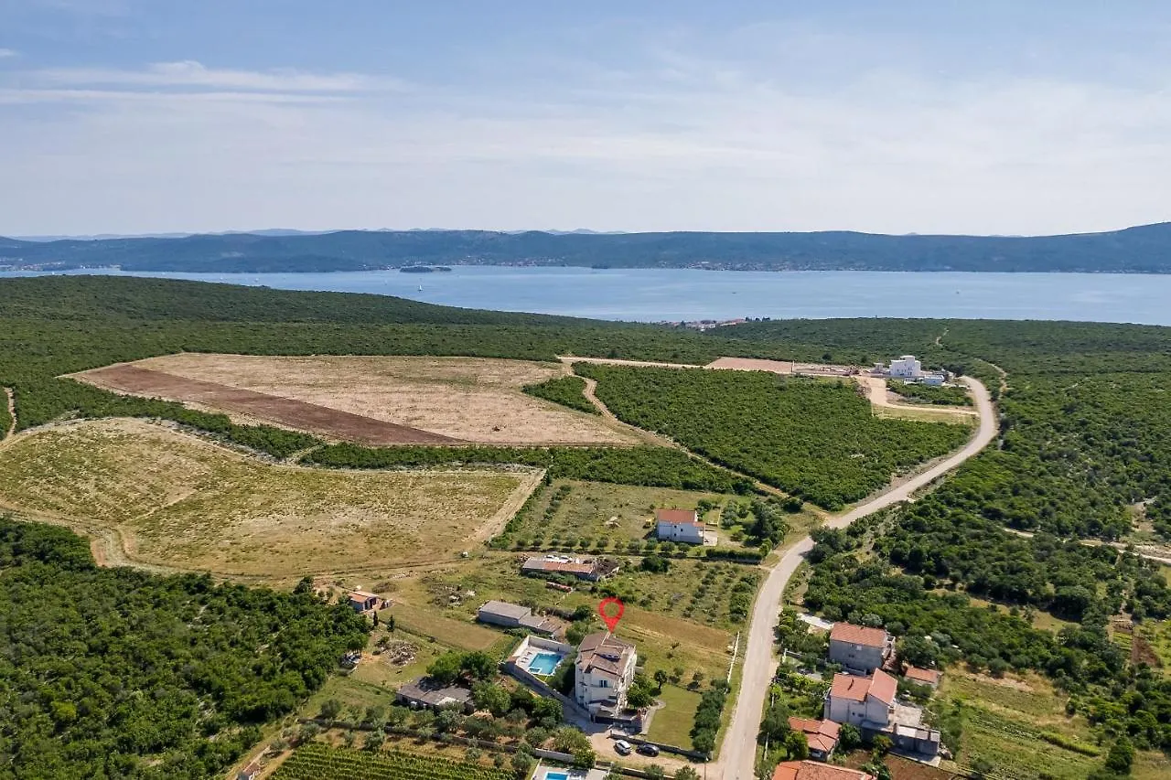 Apartment Apartman Strmota S Bazenom Sveti Filip i Jakov