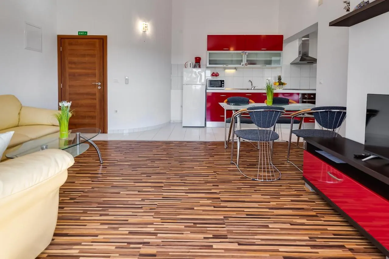 Apartman Strmota S Bazenom Sveti Filip i Jakov Apartment