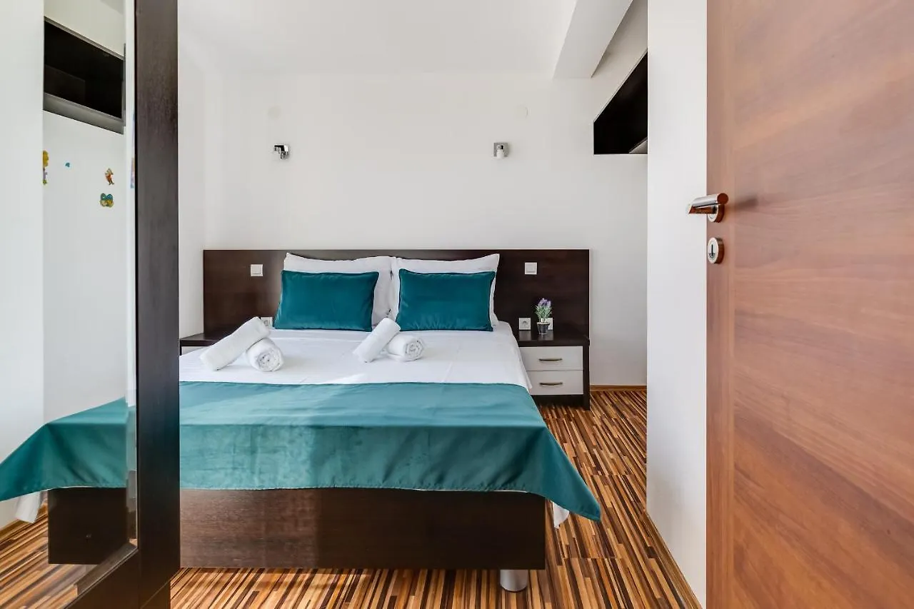 Apartman Strmota S Bazenom Sveti Filip i Jakov Apartment