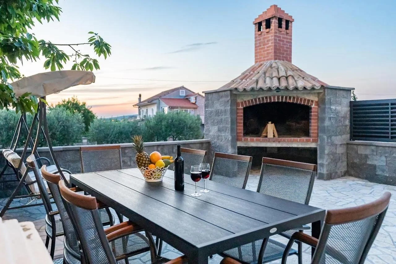 Apartment Apartman Strmota S Bazenom Sveti Filip i Jakov Croatia