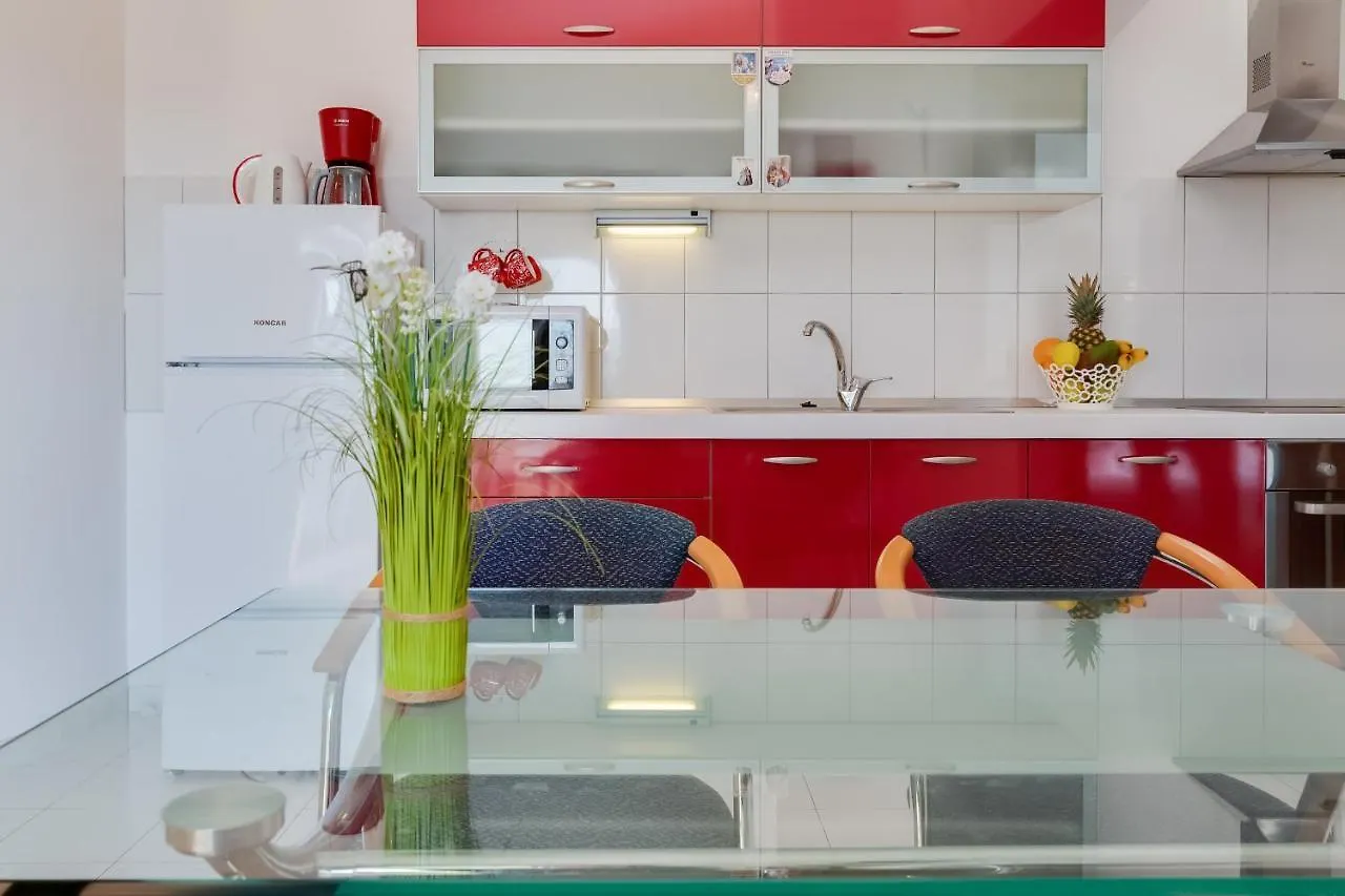 Apartment Apartman Strmota S Bazenom Sveti Filip i Jakov