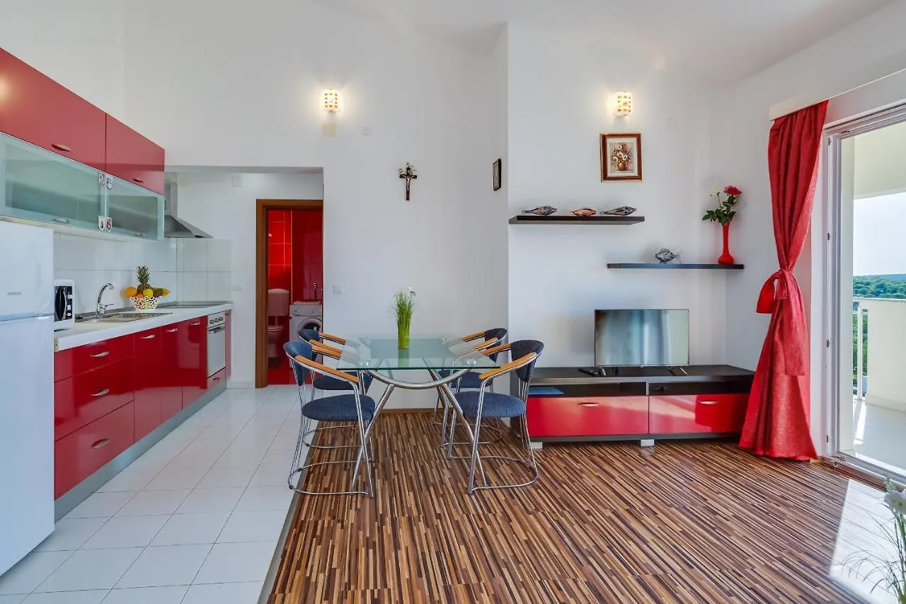 Apartment Apartman Strmota S Bazenom Sveti Filip i Jakov