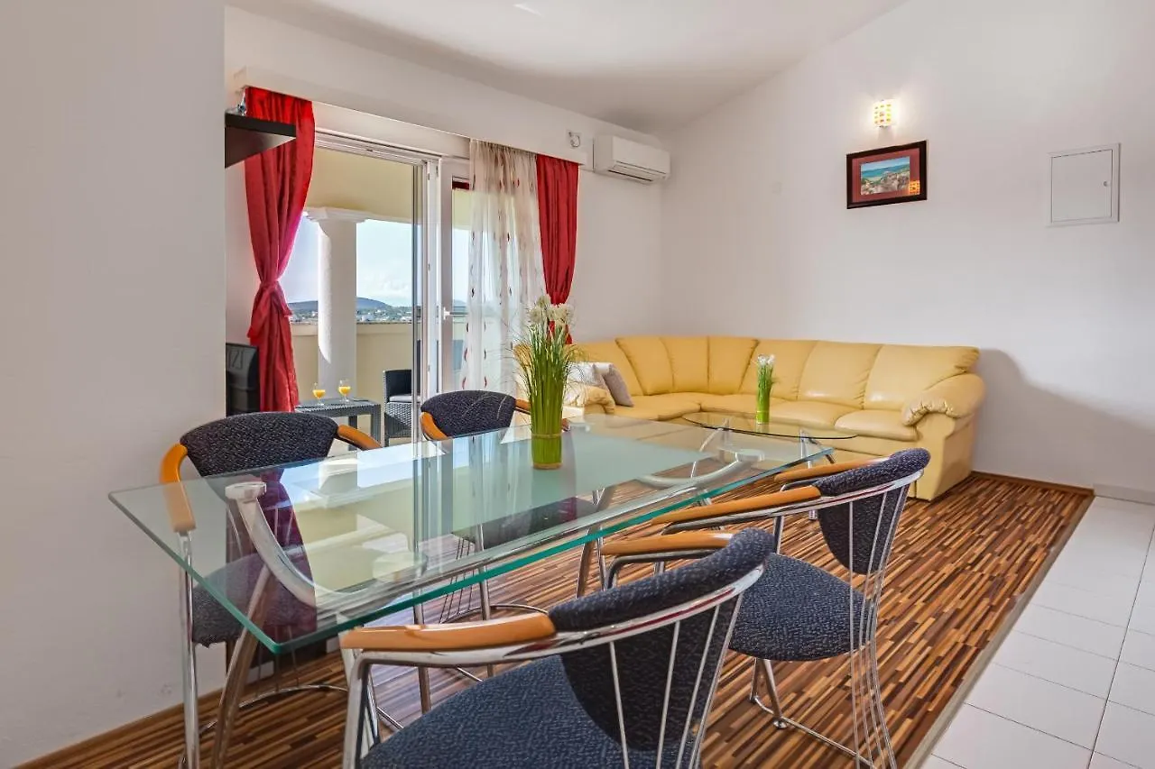 Apartman Strmota S Bazenom Sveti Filip i Jakov 0*,  Croatia