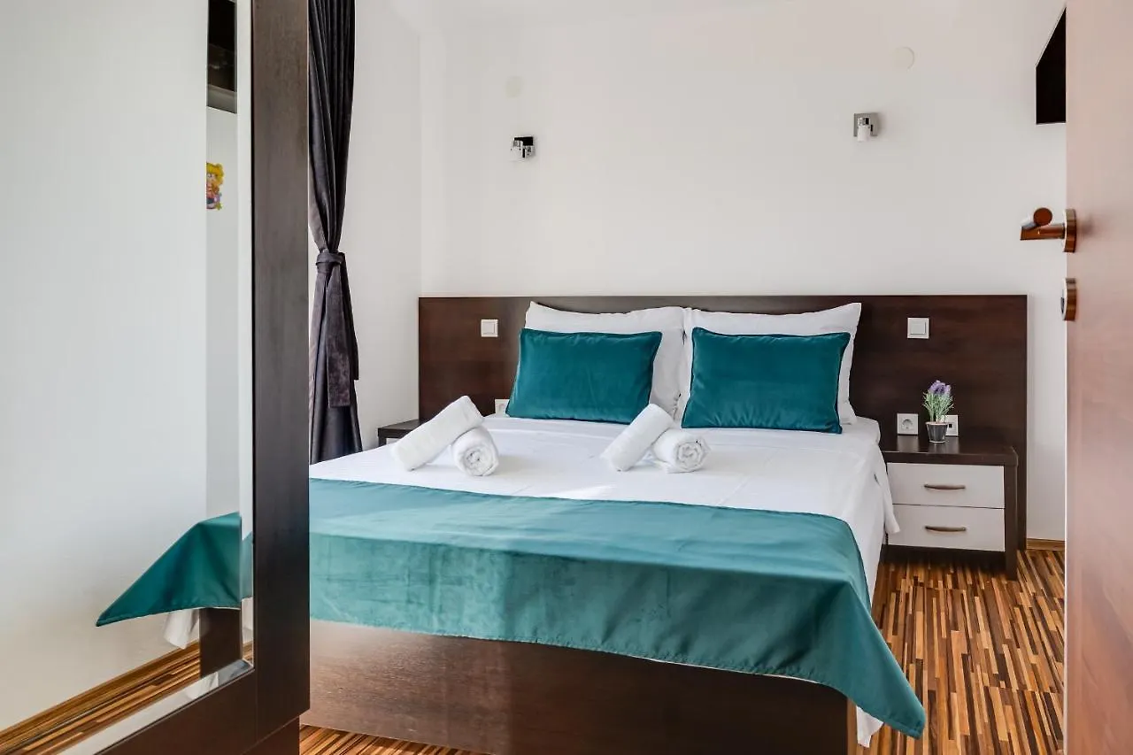 Apartman Strmota S Bazenom Sveti Filip i Jakov Apartment
