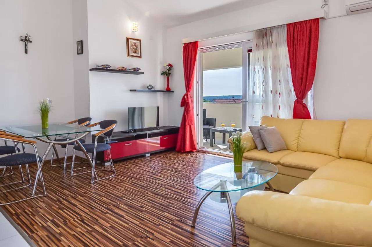 Apartment Apartman Strmota S Bazenom Sveti Filip i Jakov