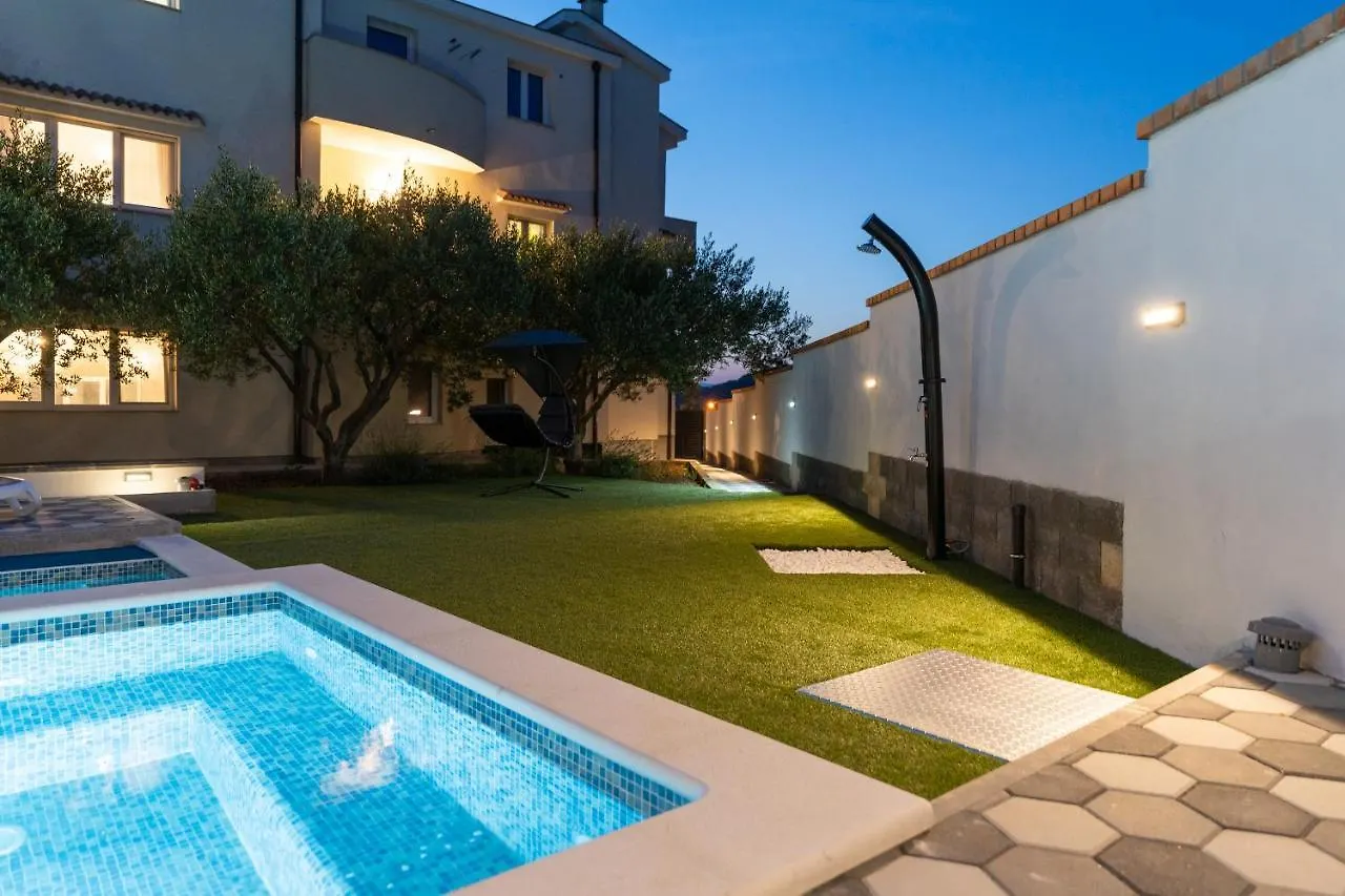 Apartman Strmota S Bazenom Sveti Filip i Jakov Croatia