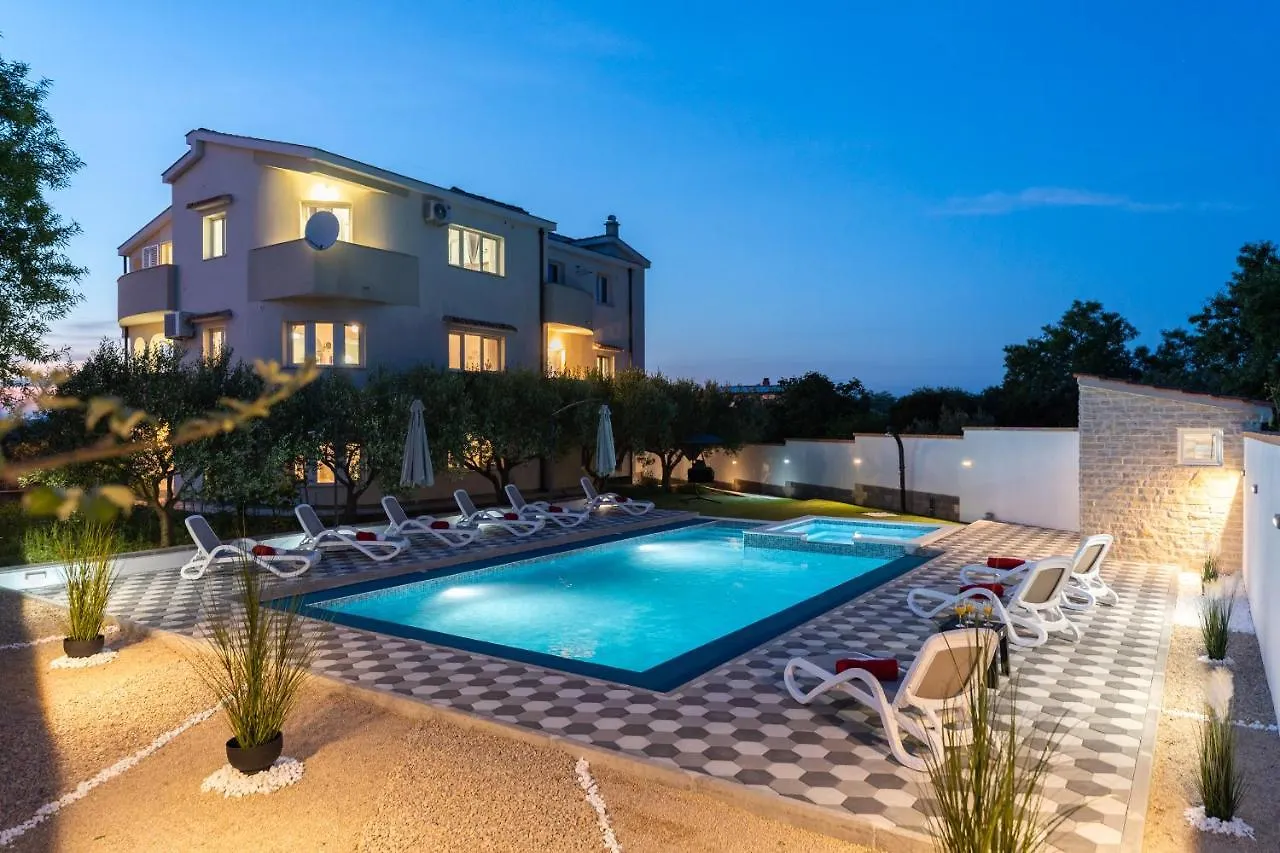 Apartman Strmota S Bazenom Sveti Filip i Jakov 0*,  Croatia