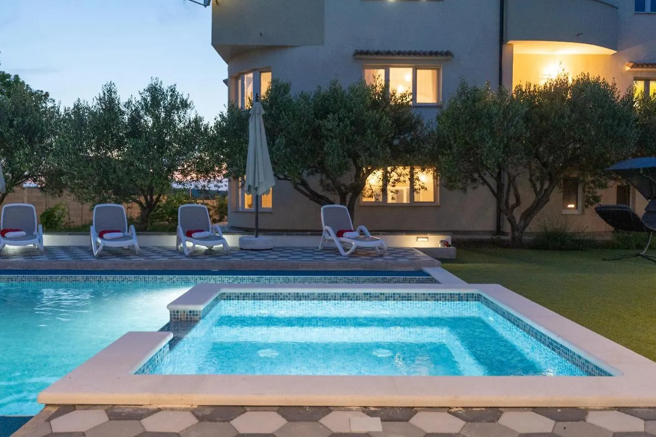 Apartment Apartman Strmota S Bazenom Sveti Filip i Jakov Croatia