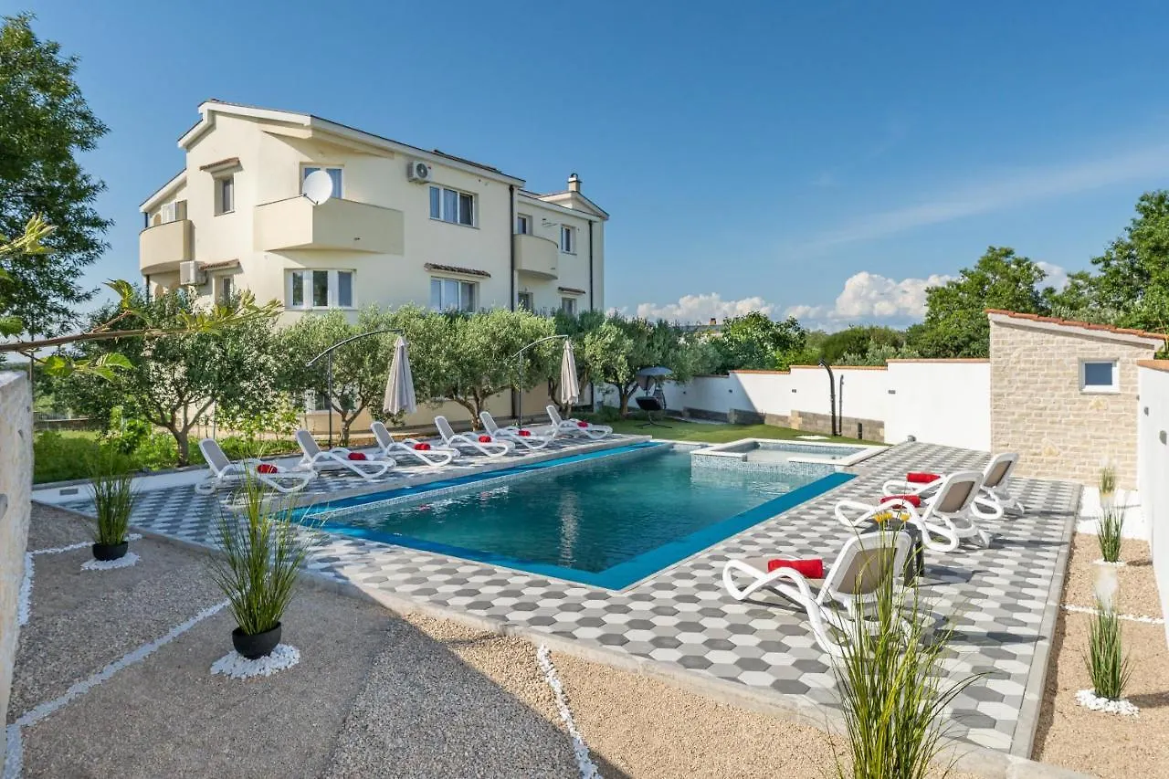 Apartman Strmota S Bazenom Sveti Filip i Jakov 0*,  Croatia